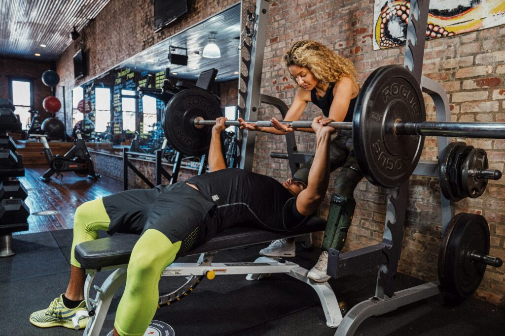 How to Flirt at the Gym Without Being That Awkward “Creepy” Person